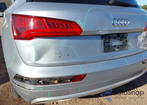 2018 Audi Q5 2.0T Premium/2.0T Tech Premium z USA, uszkodzony, nr VIN WA1ANAFY1J2004387